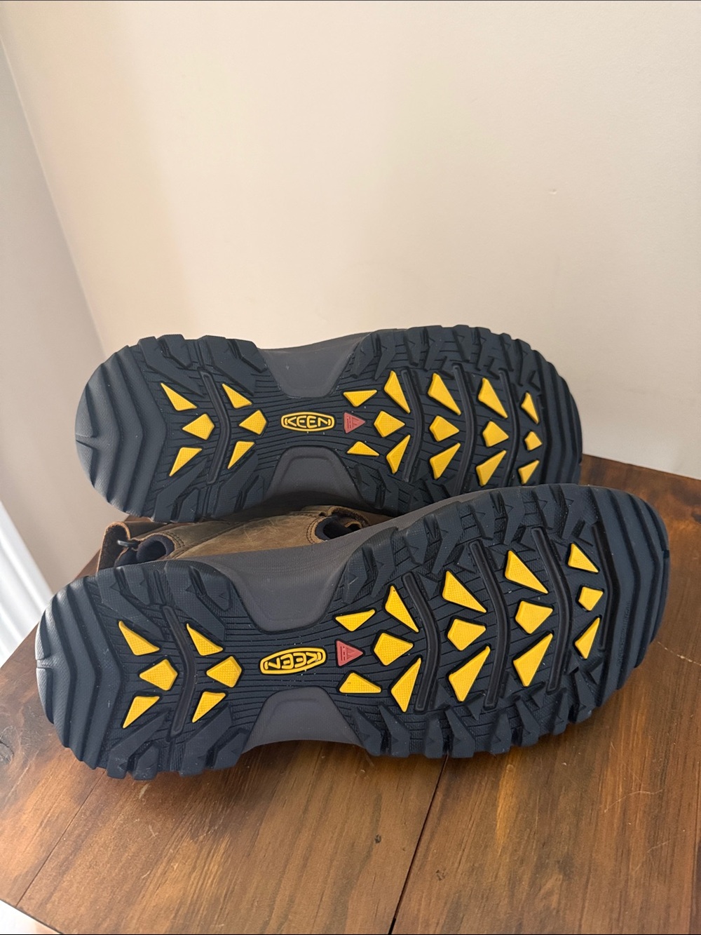 Keen Brown Leather Outdoors Sandals with Black Soles - Picture 2 of 4